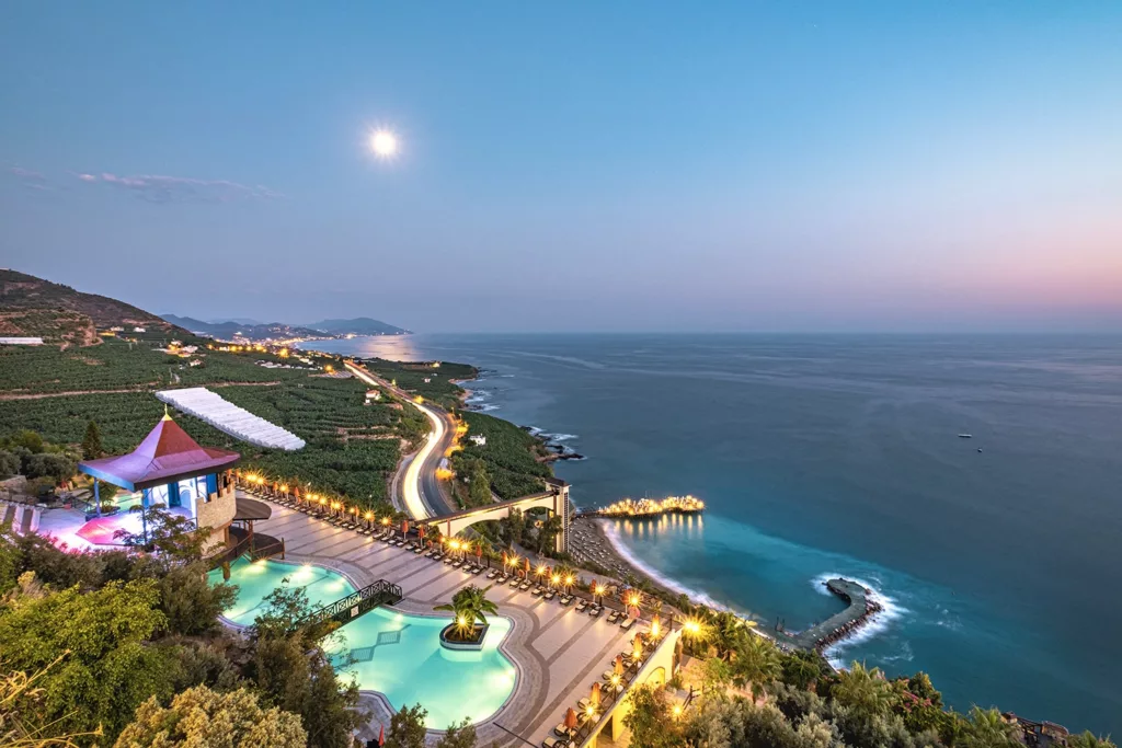 Wakacje marzeń w Utopia World Hotel w Turcji 2025- Freedo.pl