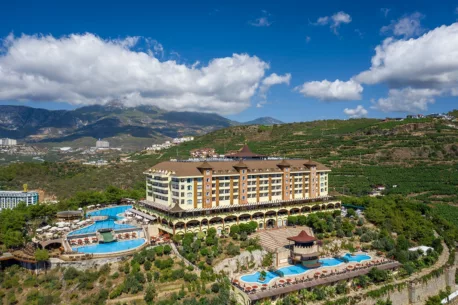 Wakacje marzeń w Utopia World Hotel w Turcji 2025